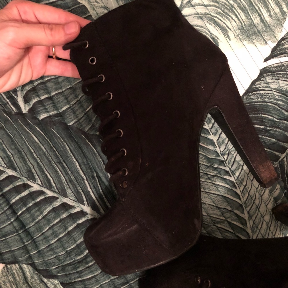 BLACK HIGH HEEL BOOTS